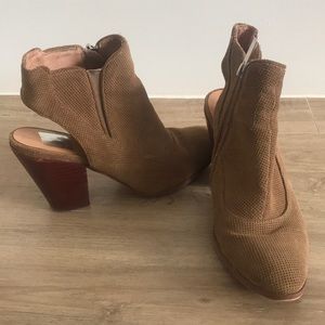 Dolce vita cut out booties